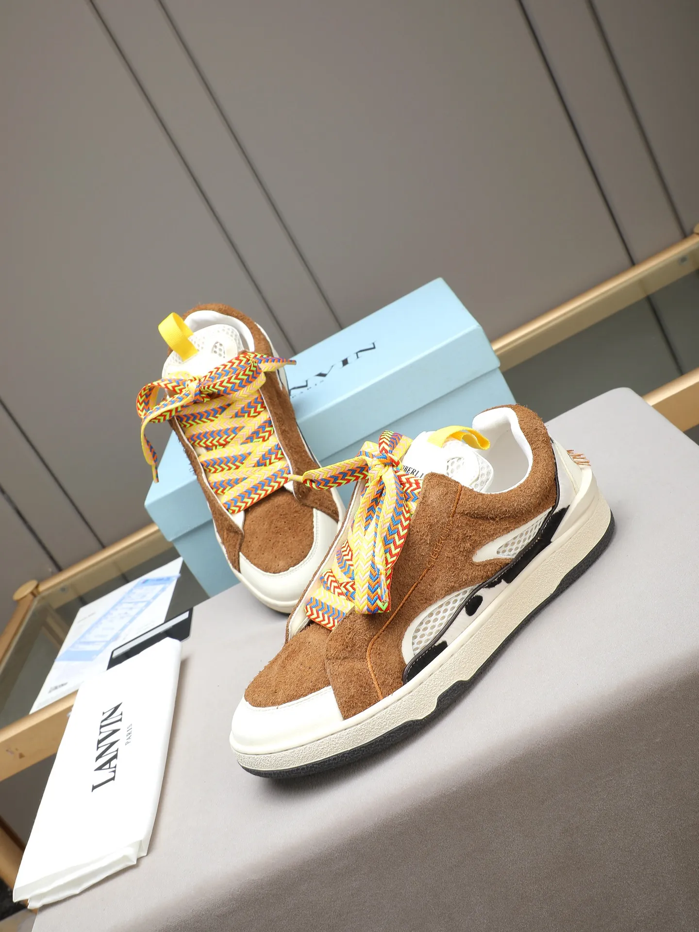 Men's shoes 💰640 [LANVIN] The latest fashionable item! High quality CLAY series‼ ️ The latest trendy products of the season 🌈Many bloggers have planted grass and purchased the original open-mold customization. The upper and outsole are sewn with mark threads without edge sealing. Multiple material splicing combination design. Very versatile for fashionable and casual wear. Comfortable on the feet. Self-recommended. Upper cowhide + cow suede + breathable mesh lining. Foot-padding cowhide. Exclusive original open-mold clear logo rubber outsole ⚠️38-44 (customized for 45)